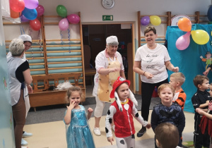 panie kucharki przyszły na bal karnawałowy