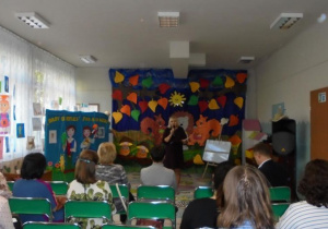 pani dyrektor wita gości
