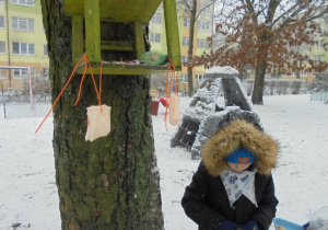 w drugim karmniku wisi słonina