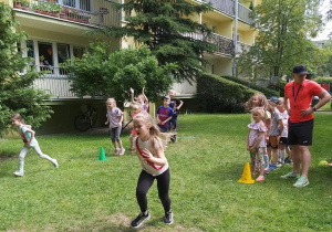 Wyścig rzedów - bieg dzieci.