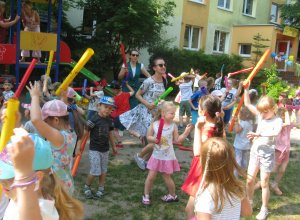 Zabawy z Pasikonikiem - piknik na zakończenie projektu ekologicznego.