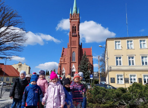 Przedszkolaki z grupy III poznają ciekawe zakątki naszego miasta.