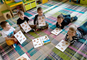 Chłopcy dowiedzieli się jak powstaje ekologiczne pieczywo.