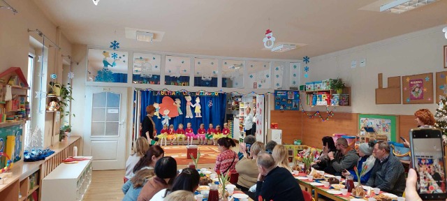 Dzień Babci i Dziadka w grupie III - Obrazek 2