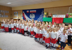 wspólne odśpiewanie hymnu