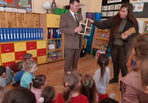 Prezentacja i omówienie domków dla owadów