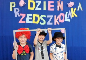 Zdjęcie dzieci w przebraniach