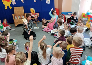 Czytanie dzieciom Kubusia Puchatka