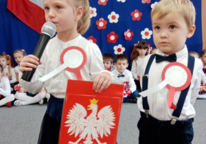 Występy dzieci podczas uroczystości