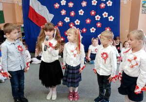 Występy dzieci podczas uroczystości