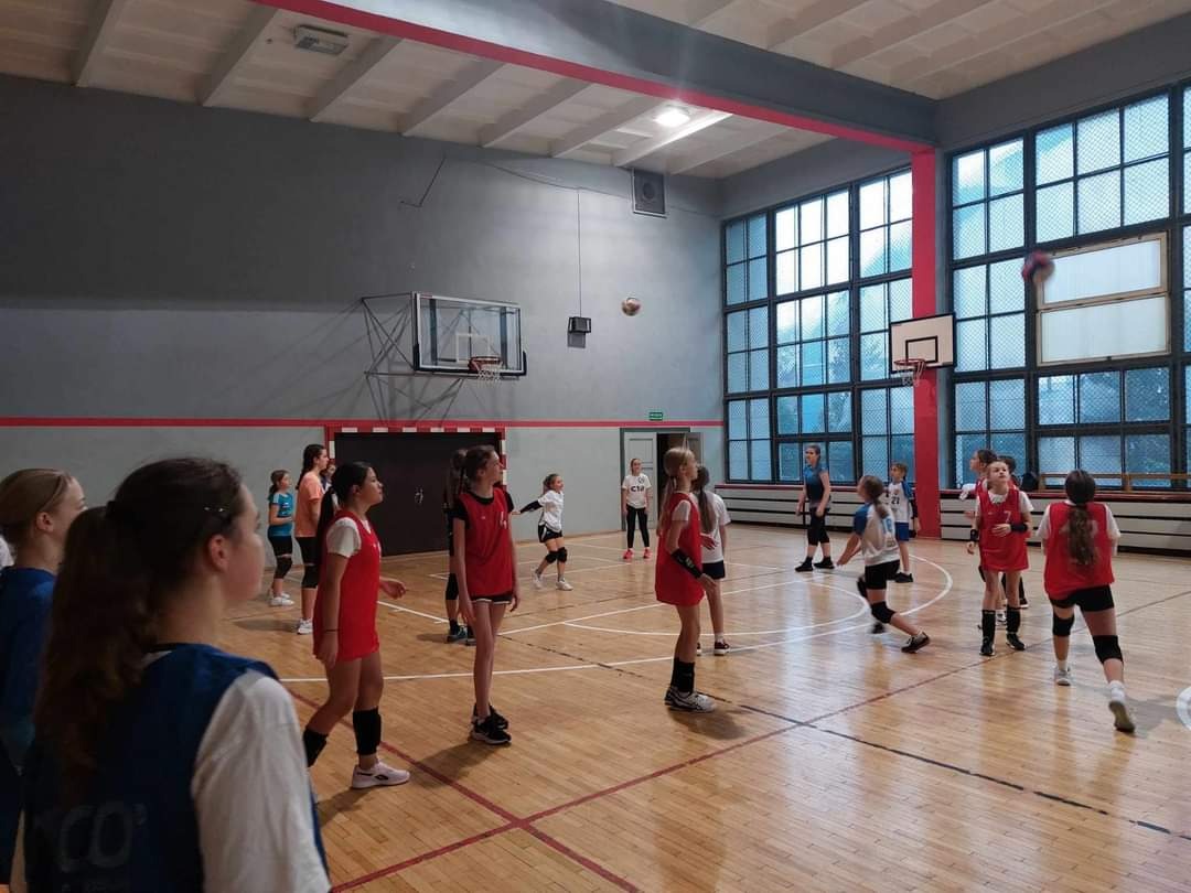 Mistrzostwa Zgierza Szkół Podstawowych w minisiatkówce - Obrazek 6