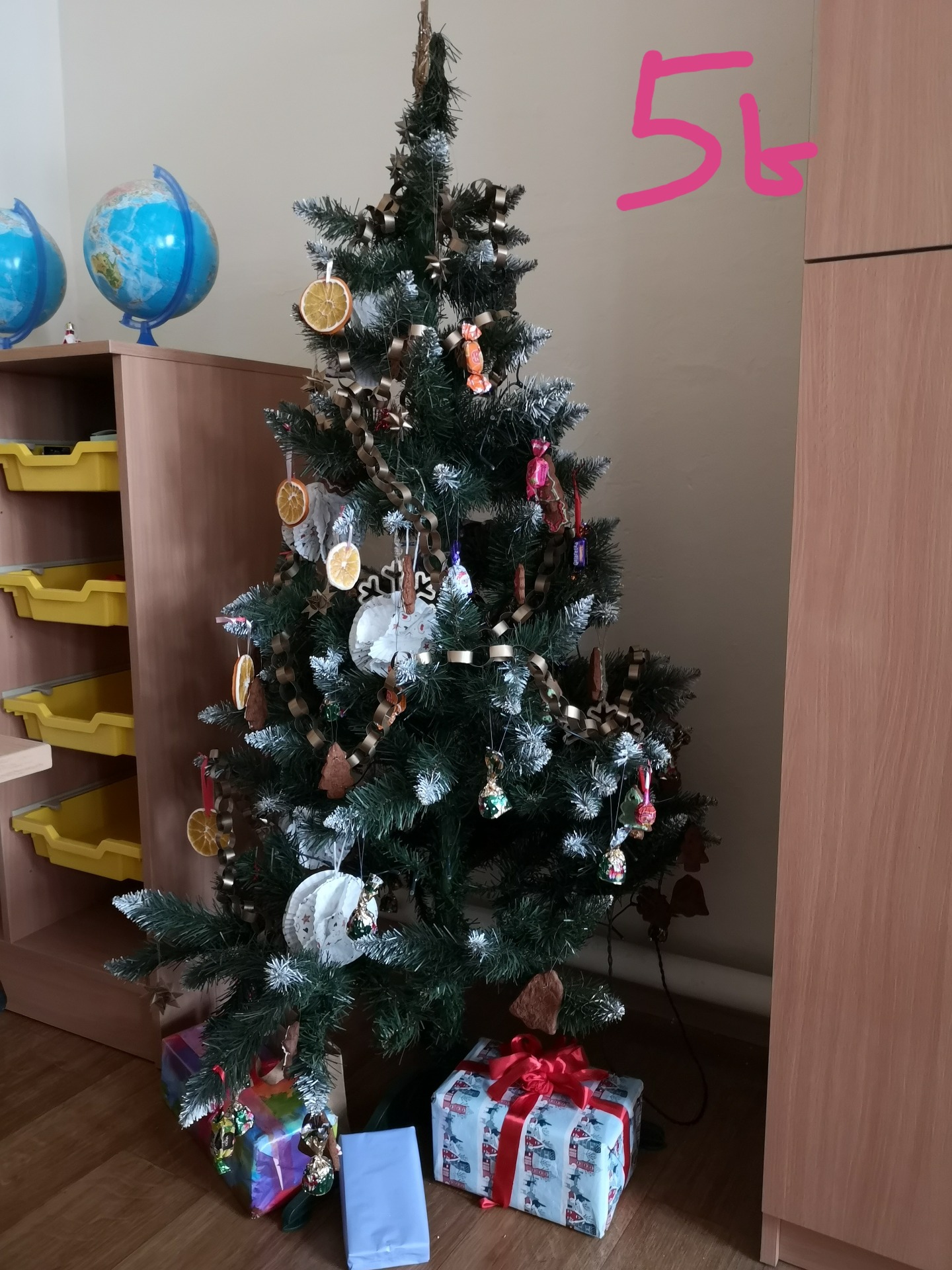 Choinka w Świątecznej Szacie - Obrazek 2