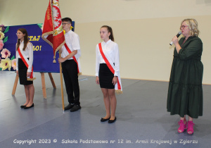 Dyrektor szkoły p. mgr Małgorzata Kuzan-Rybikowska podczas inauguracji nowego roku szkolnego