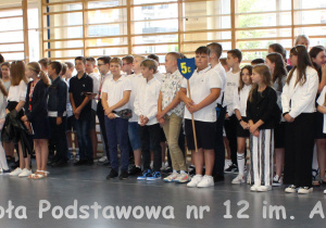 Klasy 4-6 podczas uroczystej inauguracji roku szkolnego