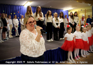 Uczniowie szkoły podczas inscenizacji