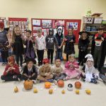 Grupa 0A w halloweenowych strojach