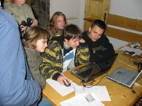 Adamowi i Mateuszowi  dzielnie towarzyszyły Paulina, Małgosia, Kinga i jeszcze ktoś...