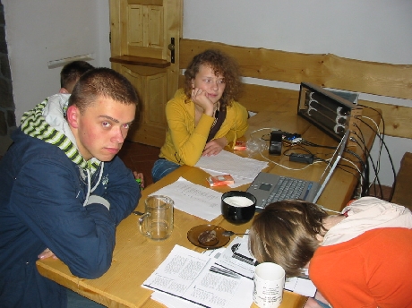 Kinga, Bartek i Paulina. Paulina pomimo dolegliwości zdrowotnych, wytrzymała do końca na dyżurze.