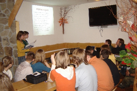Wszyscy pilnie słuchają...