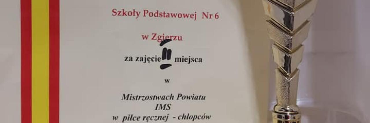 II miejsce w piłkę ręczną chłopców w powiecie