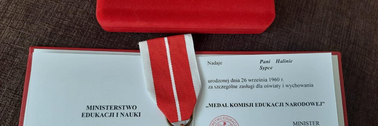 Medal Komisji Edukacji Narodowej i Nagroda Łódzkiego Kuratora Oświaty dla Pani Dyrektor Haliny Sypki